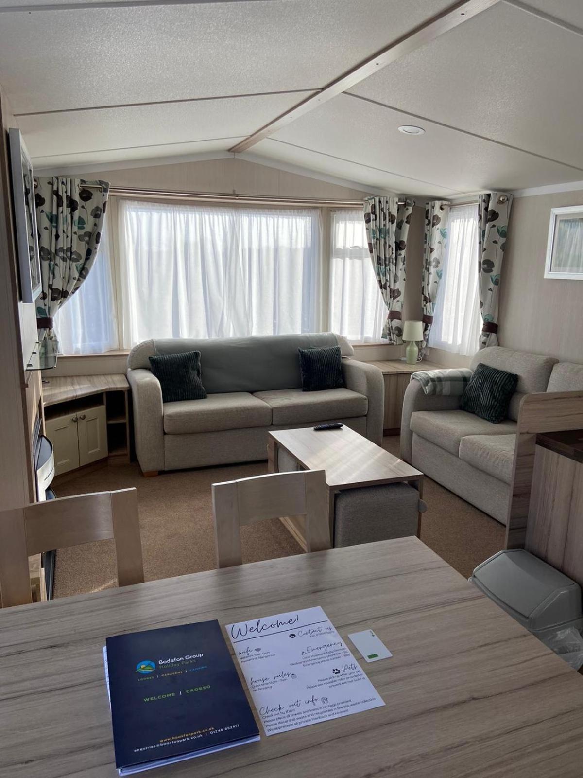 Ger-Y-Bwlch - Spacious Static On 5Star Site With Swimming Pool Benllech Exterior photo